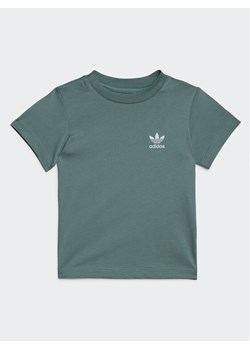 adidas T-Shirt adicolor IC9105 Zielony Regular Fit ze sklepu MODIVO w kategorii Koszulki niemowlęce - zdjęcie 182595894