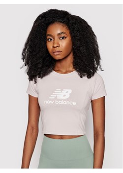 New Balance T-Shirt Athletics Podium WT03503 Różowy Fitted Fit ze sklepu MODIVO w kategorii Bluzki damskie - zdjęcie 182596141