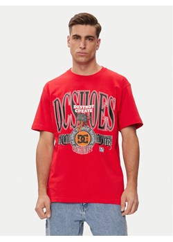 DC T-Shirt Shy Town Hss ADYZT05345 Czerwony Regular Fit ze sklepu MODIVO w kategorii T-shirty męskie - zdjęcie 182597602