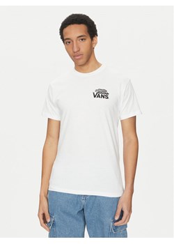 Vans T-Shirt Sneaky VN000M3Y Biały Regular Fit ze sklepu MODIVO w kategorii T-shirty męskie - zdjęcie 182597713