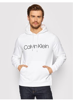 Calvin Klein Bluza Logo K10K104060 Biały Regular Fit ze sklepu MODIVO w kategorii Bluzy męskie - zdjęcie 182597992