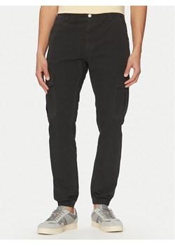 Tommy Jeans Joggery Ryan DM0DM20284 Czarny Regular Fit ze sklepu MODIVO w kategorii Spodnie męskie - zdjęcie 182598131
