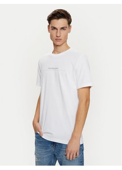 Calvin Klein Jeans T-Shirt Minimal Logo J30J327075 Biały Regular Fit - id: 0000304415012 - marki Calvin Klein - 182598954 Calvin Klein Jeans T-Shirt Minimal Logo J30J327075 Biały Regular Fit ze sklepu MODIVO w kategorii T-shirty męskie - zdjęcie 182598954