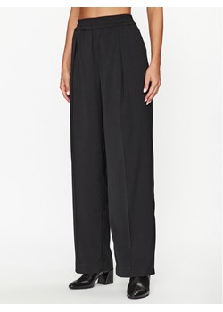 Samsøe Samsøe Spodnie materiałowe Julia F23100048 CLR000021 Czarny Relaxed Fit ze sklepu MODIVO w kategorii Spodnie damskie - zdjęcie 182599612