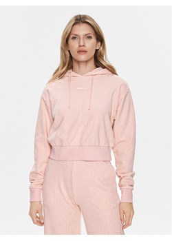 Guess Bluza Gj Logo V4RQ14 KC2W0 Różowy Regular Fit ze sklepu MODIVO w kategorii Bluzy damskie - zdjęcie 182599643