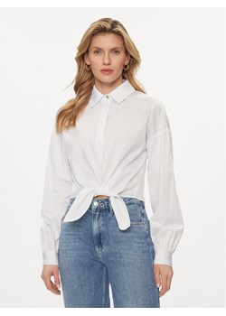 Guess Koszula W4RH59 WE2Q0 Biały Slim Fit ze sklepu MODIVO w kategorii Koszule damskie - zdjęcie 182600340