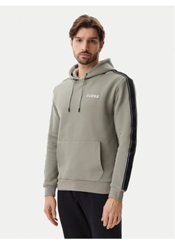 Guess Bluza Z4RQ21 KB3P2 Zielony Regular Fit ze sklepu MODIVO w kategorii Bluzy męskie - zdjęcie 182600621