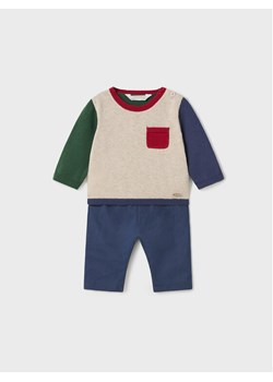 Mayoral Komplet sweter i spodnie materiałowe 2.521 Kolorowy Regular Fit ze sklepu MODIVO w kategorii Komplety niemowlęce - zdjęcie 182600710