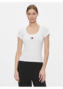 Tommy Jeans T-Shirt Tjw Slim Badge Rib Tee Ss DW0DW17396 Biały Slim Fit ze sklepu MODIVO w kategorii Bluzki damskie - zdjęcie 182600764