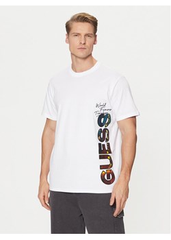 Guess T-Shirt M5RI01 KCHA1 Biały Regular Fit ze sklepu MODIVO w kategorii T-shirty męskie - zdjęcie 182601491