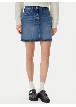 Tommy Jeans Spódnica jeansowa DW0DW20136 Niebieski Mom Fit ze sklepu MODIVO w kategorii Spódnice - zdjęcie 182601852