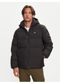 Tommy Jeans Kurtka puchowa Essential DM0DM19786 Czarny Regular Fit ze sklepu MODIVO w kategorii Kurtki męskie - zdjęcie 182601951