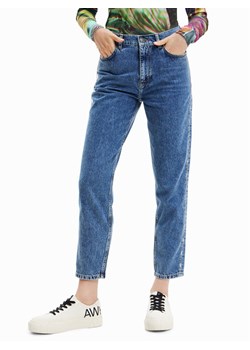 Desigual Jeansy Mayo 23SWDD36 Niebieski Mom Fit ze sklepu MODIVO w kategorii Jeansy damskie - zdjęcie 182602130