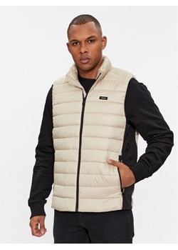 Calvin Klein Kamizelka K10K108292 Beżowy Regular Fit ze sklepu MODIVO w kategorii Kamizelki męskie - zdjęcie 182602381
