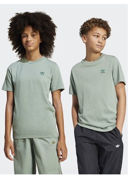 adidas T-Shirt JC8418 Zielony Regular Fit ze sklepu MODIVO w kategorii T-shirty chłopięce - zdjęcie 182602391