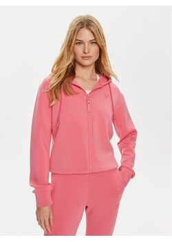 Guess Bluza V3RQ11 K7UW2 Różowy Regular Fit ze sklepu MODIVO w kategorii Bluzy damskie - zdjęcie 182603750
