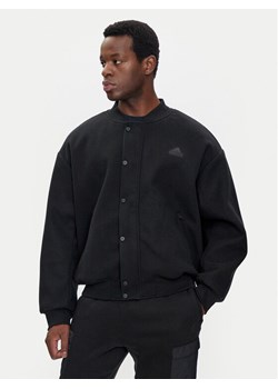 adidas Kurtka bomber Brand Love IW3550 Czarny Loose Fit ze sklepu MODIVO w kategorii Kurtki męskie - zdjęcie 182604120