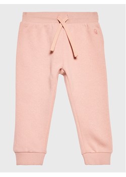 United Colors Of Benetton Spodnie dresowe 35TMGF01B Różowy Regular Fit ze sklepu MODIVO w kategorii Spodnie dziewczęce - zdjęcie 182604241