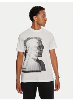 Karl Lagerfeld Jeans T-Shirt 246D1705 Biały Regular Fit ze sklepu MODIVO w kategorii T-shirty męskie - zdjęcie 182604633