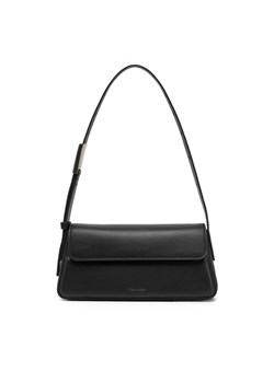 Calvin Klein Jeans Torebka Belted Small Shoulder Bag LV04K3110G Czarny ze sklepu MODIVO w kategorii Torebki damskie - zdjęcie 182604680
