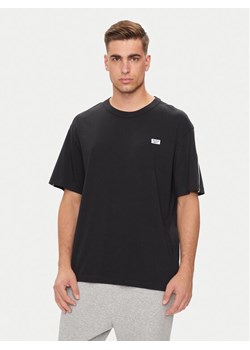 Reebok T-Shirt Cl Court Sport Ss Tape Tee 100202807 Czarny Regular Fit ze sklepu MODIVO w kategorii T-shirty męskie - zdjęcie 182604994