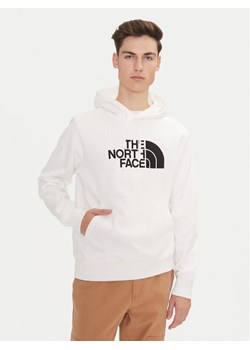 The North Face Bluza Drew Peak NF0A89EM Biały Regular Fit ze sklepu MODIVO w kategorii Bluzy męskie - zdjęcie 182605010