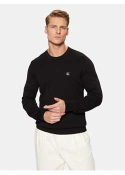 Calvin Klein Jeans Sweter J30J326745 Czarny Regular Fit ze sklepu MODIVO w kategorii Swetry męskie - zdjęcie 182605204