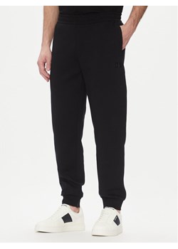 Armani Exchange Spodnie dresowe XM000744 AF13047 UC001 Czarny Regular Fit ze sklepu MODIVO w kategorii Spodnie męskie - zdjęcie 182605423