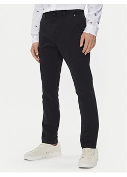 Tommy Jeans Chinosy Austin DM0DM19486 Czarny Slim Fit ze sklepu MODIVO w kategorii Spodnie męskie - zdjęcie 182606470