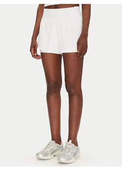 Under Armour Szorty sportowe Vanish 2in1 1376936 Biały Regular Fit ze sklepu MODIVO w kategorii Szorty - zdjęcie 182606640