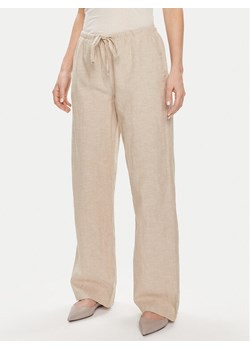 Gina Tricot Spodnie materiałowe 19210 Beżowy Regular Fit ze sklepu MODIVO w kategorii Spodnie damskie - zdjęcie 182607170