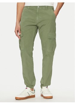 Tommy Jeans Joggery Ryan DM0DM20284 Zielony Regular Fit ze sklepu MODIVO w kategorii Spodnie męskie - zdjęcie 182607194
