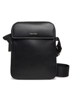 Calvin Klein Saszetka Ck Sleek Reporter S K50K512966 Czarny ze sklepu MODIVO w kategorii Torby męskie - zdjęcie 182607362