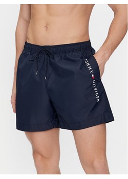 Tommy Hilfiger Szorty kąpielowe UM0UM03258 Granatowy Regular Fit ze sklepu MODIVO w kategorii Kąpielówki - zdjęcie 182607382