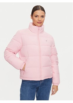 Tommy Jeans Kurtka zimowa Essential DW0DW18827 Różowy Regular Fit ze sklepu MODIVO w kategorii Kurtki damskie - zdjęcie 182607491
