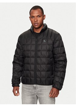 Calvin Klein Jeans Kurtka puchowa J30J324981 Czarny Regular Fit ze sklepu MODIVO w kategorii Kurtki męskie - zdjęcie 182607772