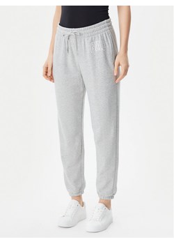 Gap Spodnie dresowe 889527-01 Szary Relaxed Fit ze sklepu MODIVO w kategorii Spodnie damskie - zdjęcie 182607834