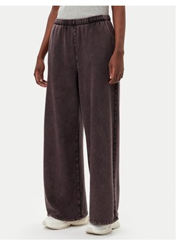 Gap Spodnie dresowe 672610-02 Brązowy Baggy Fit ze sklepu MODIVO w kategorii Spodnie damskie - zdjęcie 182608013