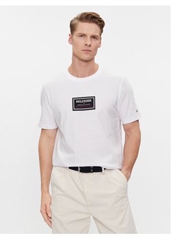 Tommy Hilfiger T-Shirt Label Hd Print Tee MW0MW34391 Biały Regular Fit ze sklepu MODIVO w kategorii T-shirty męskie - zdjęcie 182608072