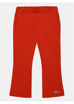 Guess Spodnie materiałowe K3BQ12 KAD74 Czerwony Relaxed Fit ze sklepu MODIVO w kategorii Spodnie dziewczęce - zdjęcie 182608102