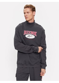 Reebok Bluza Archive Essentials IL8799 Szary Regular Fit ze sklepu MODIVO w kategorii Bluzy męskie - zdjęcie 182608284
