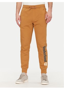 Timberland Spodnie dresowe TB0A5YFB Beżowy Regular Fit ze sklepu MODIVO w kategorii Spodnie męskie - zdjęcie 182608713