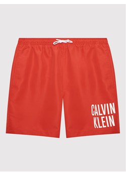 Calvin Klein Swimwear Szorty kąpielowe Intense Power KV0KV00006 Czerwony Regular Fit ze sklepu MODIVO w kategorii Kąpielówki chłopięce - zdjęcie 182609384