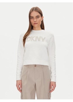 DKNY Sweter DJ4R0424 Écru Regular Fit ze sklepu MODIVO w kategorii Swetry damskie - zdjęcie 182610020