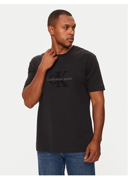 Calvin Klein Jeans T-Shirt J30J326158 Czarny Regular Fit ze sklepu MODIVO w kategorii T-shirty męskie - zdjęcie 182610150