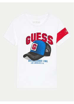 Guess T-Shirt N4YI04 K8HM4 Biały Regular Fit ze sklepu MODIVO w kategorii T-shirty chłopięce - zdjęcie 182610561