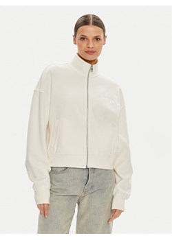 Calvin Klein Jeans Bluza Satin Applique J20J223922 Écru Relaxed Fit ze sklepu MODIVO w kategorii Bluzy damskie - zdjęcie 182610592