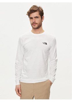 The North Face Longsleeve Redbox NF0A87NN Biały Regular Fit ze sklepu MODIVO w kategorii T-shirty męskie - zdjęcie 182611142