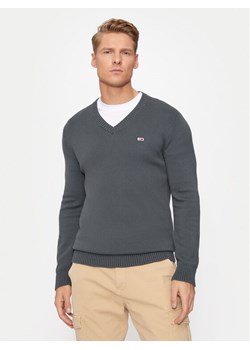Tommy Jeans Sweter Essential DM0DM19429 Szary Slim Fit ze sklepu MODIVO w kategorii Swetry męskie - zdjęcie 182611383
