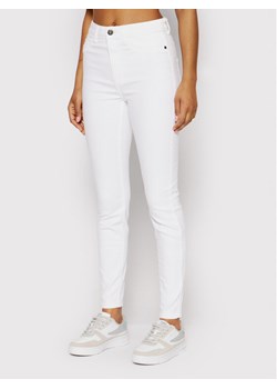 Noisy May Jeansy Callie 27015706 Biały Skinny Fit ze sklepu MODIVO w kategorii Jeansy damskie - zdjęcie 182612200